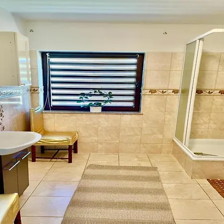 Apartment Spacious Modern Flat In Dabrowa, Cleaning Included *
