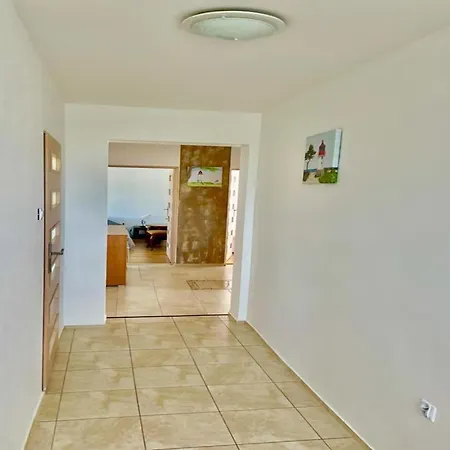 Apartment Spacious Modern Flat In Dabrowa, Cleaning Included